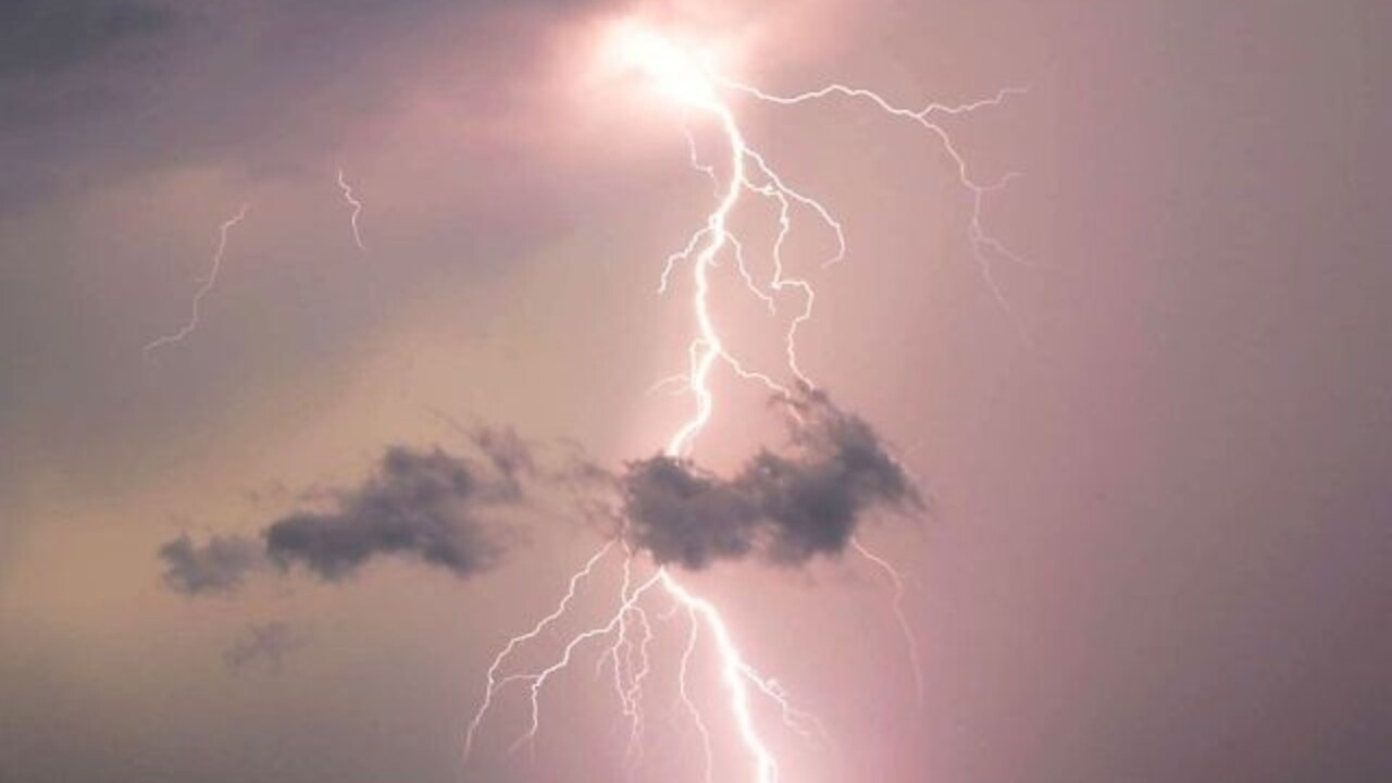 blesk blesky hrom búrka búrky (SITA)